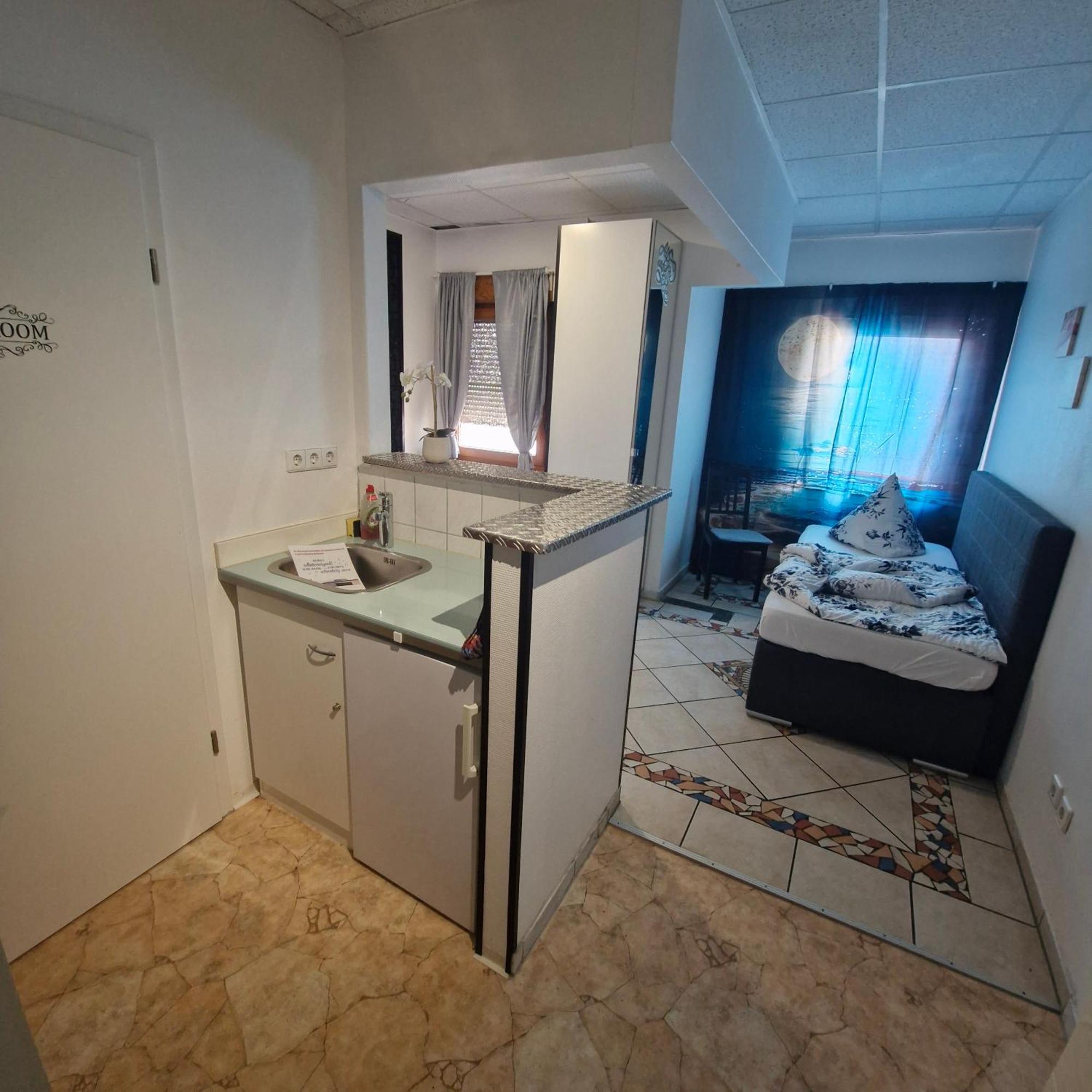 Boardinghouse Sinsheim Zentral Am Burgplatz Pansiyon Dış mekan fotoğraf