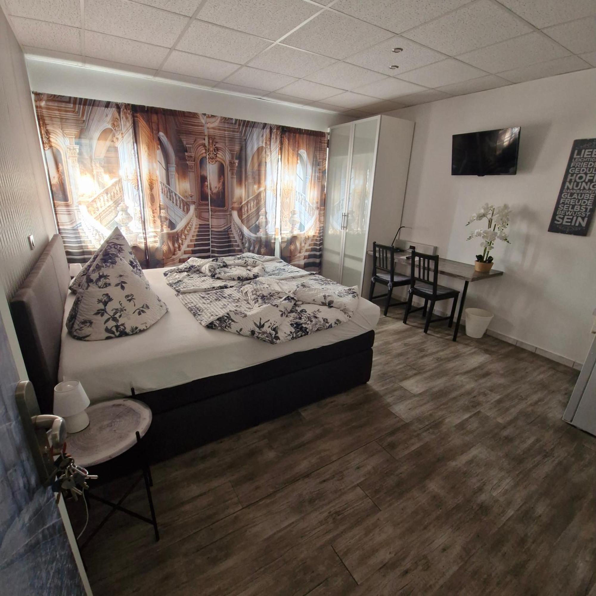 Boardinghouse Sinsheim Zentral Am Burgplatz Pansiyon Dış mekan fotoğraf