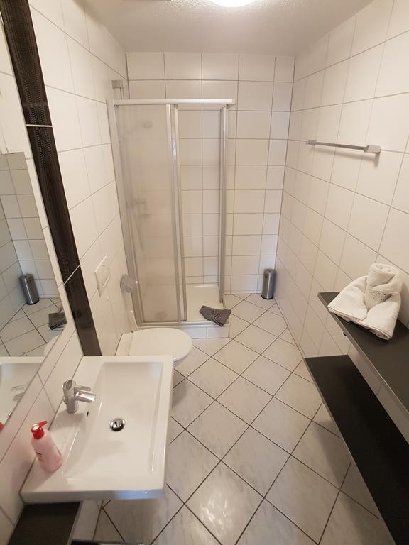 Boardinghouse Sinsheim Zentral Am Burgplatz Pansiyon Dış mekan fotoğraf