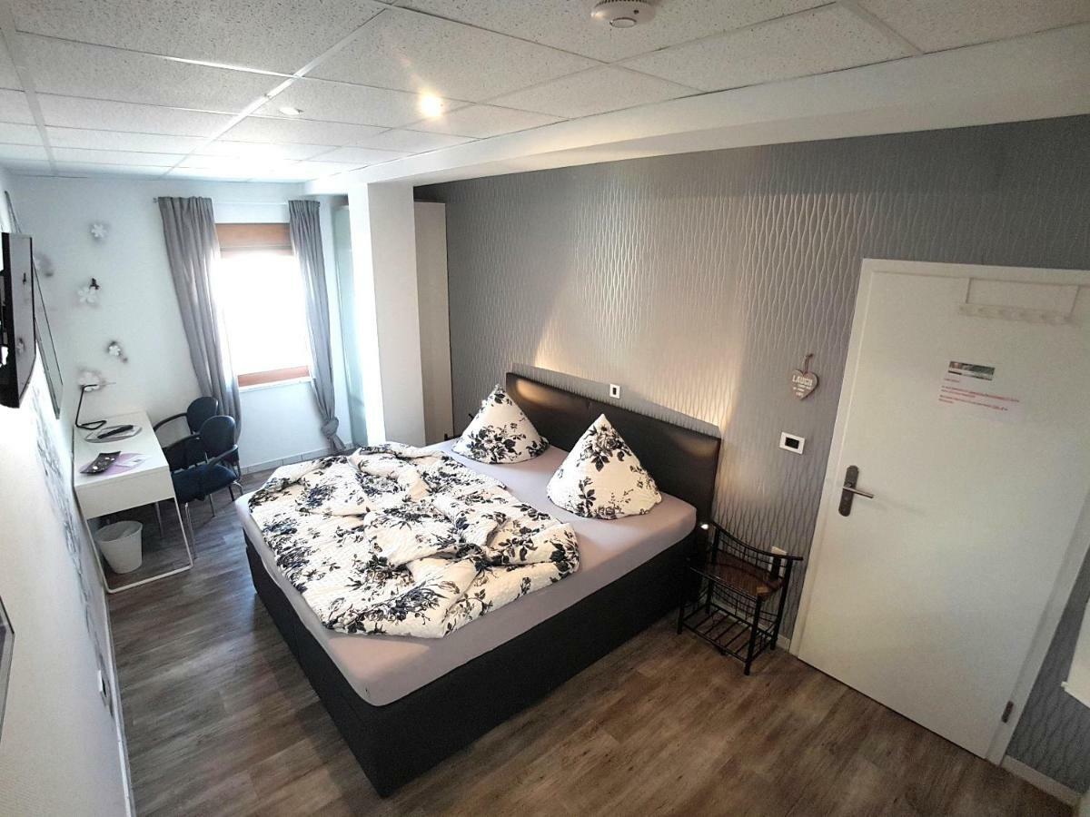 Boardinghouse Sinsheim Zentral Am Burgplatz Pansiyon Dış mekan fotoğraf