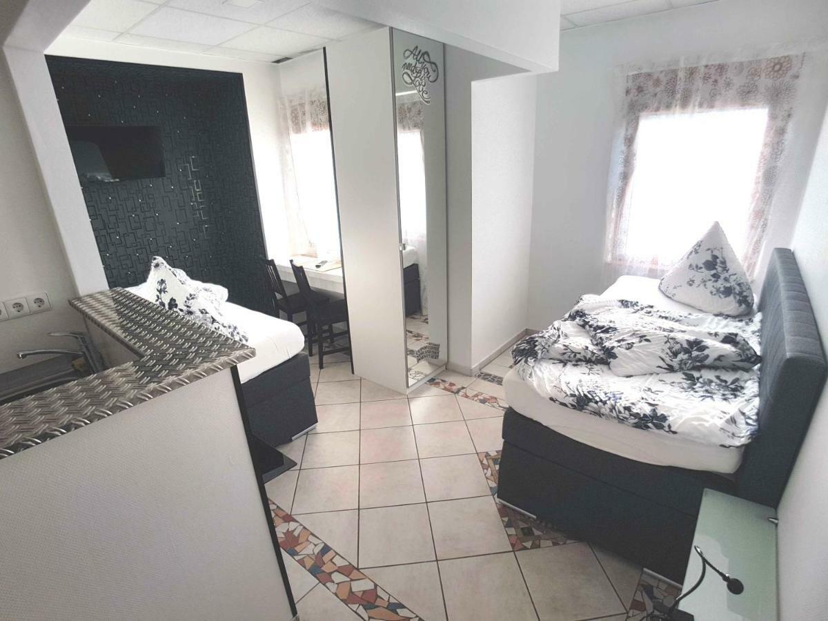 Boardinghouse Sinsheim Zentral Am Burgplatz Pansiyon Dış mekan fotoğraf