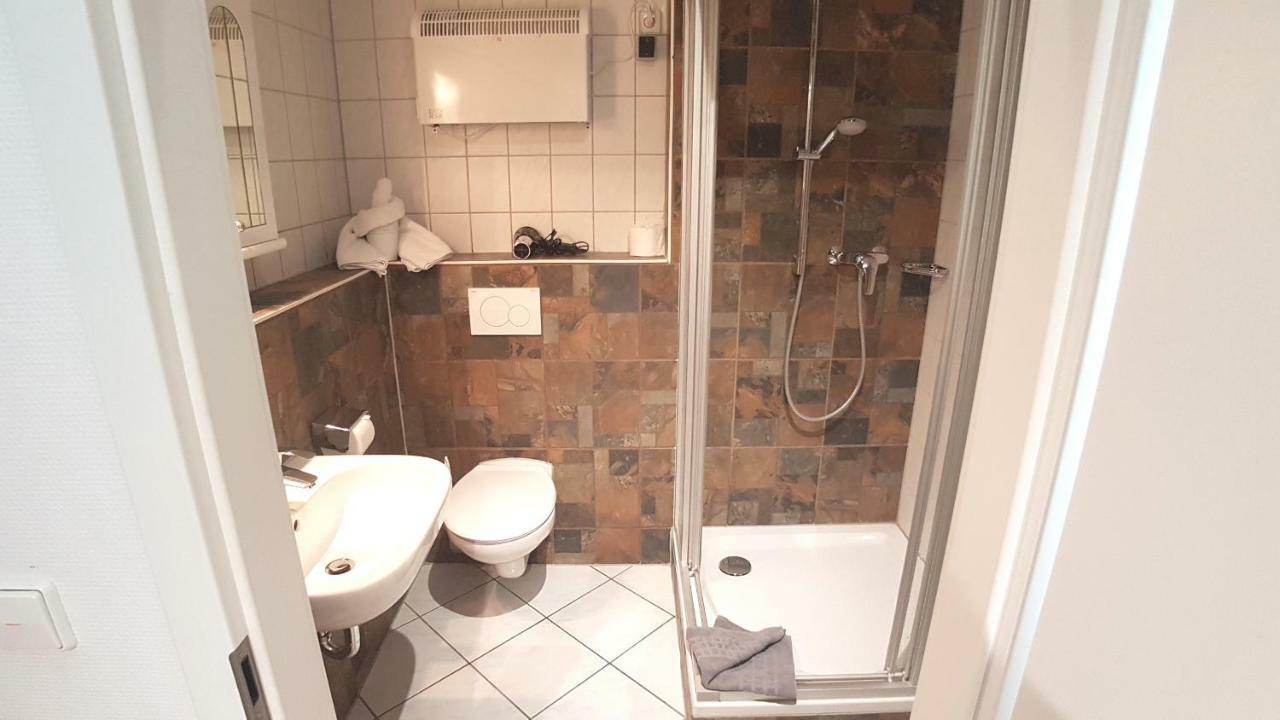 Boardinghouse Sinsheim Zentral Am Burgplatz Pansiyon Dış mekan fotoğraf