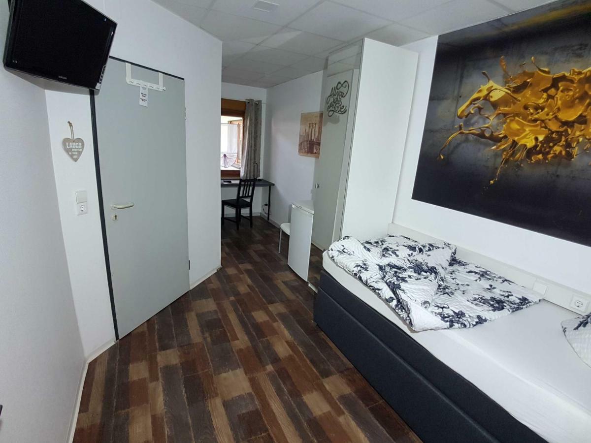Boardinghouse Sinsheim Zentral Am Burgplatz Pansiyon Dış mekan fotoğraf