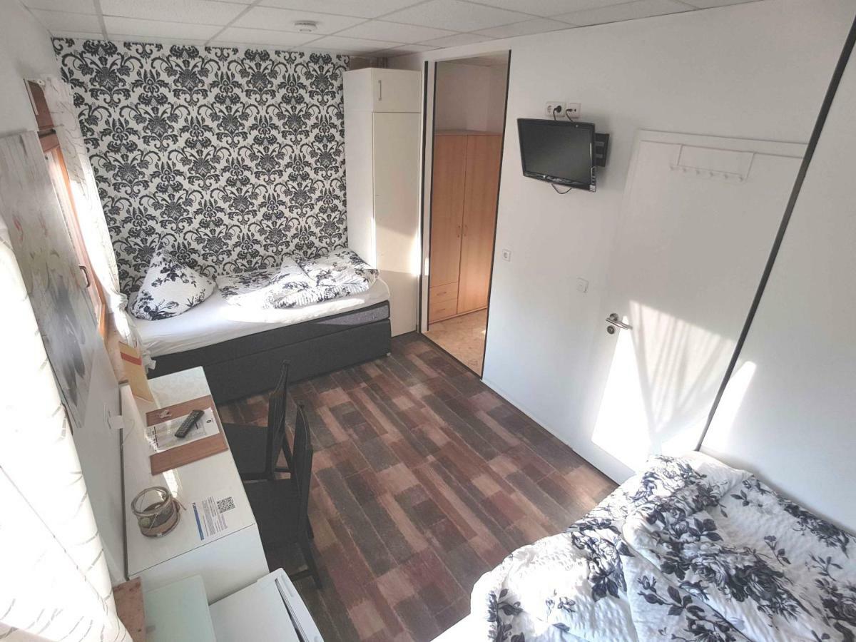 Boardinghouse Sinsheim Zentral Am Burgplatz Pansiyon Dış mekan fotoğraf